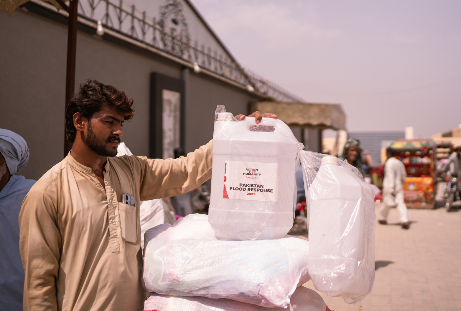 Pakistan Water Aid Distribution